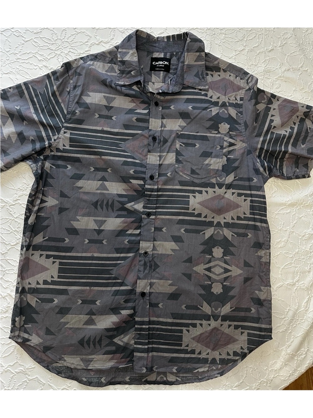 Carbon Men’s XL Aztec Print Short Sleeve Button up Shirt